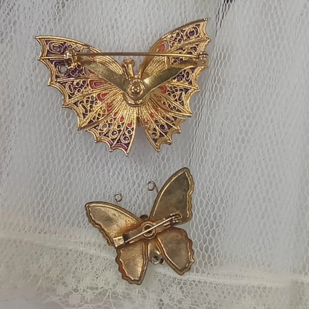 2 pc lot Vintage Enamel Butterfly Brooches Gold Tone - Picture 2 of 3